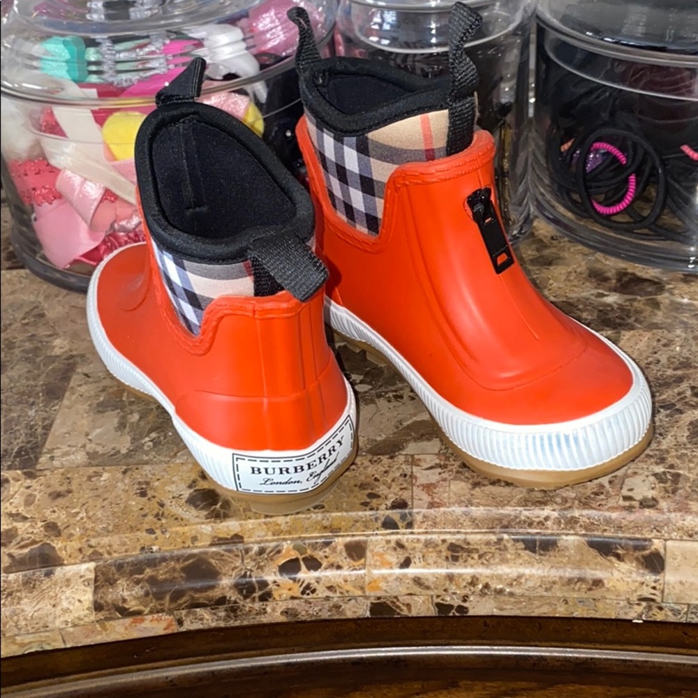 Burberry toddlers rain boots (23) (7) in USA